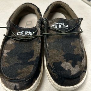 Youth Hey Dude size 4
